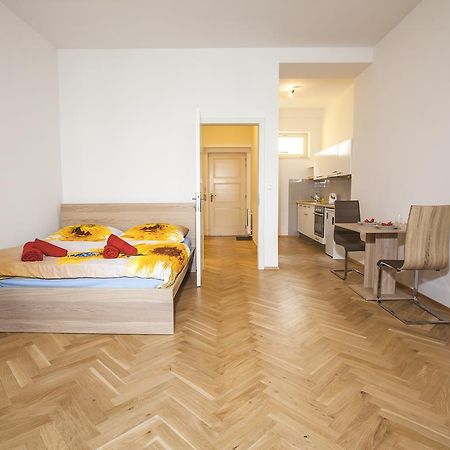 Beautiful Central Apartment Thamova Prag Exteriör bild