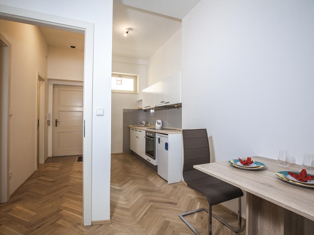 Beautiful Central Apartment Thamova Prag Exteriör bild