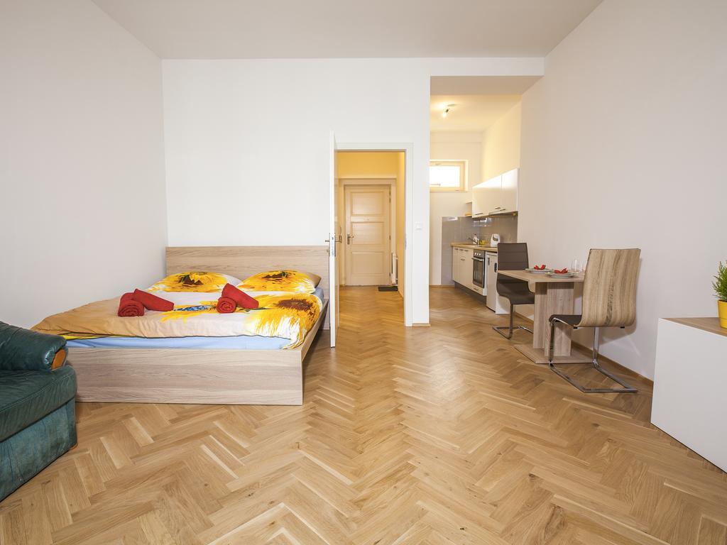Beautiful Central Apartment Thamova Prag Exteriör bild