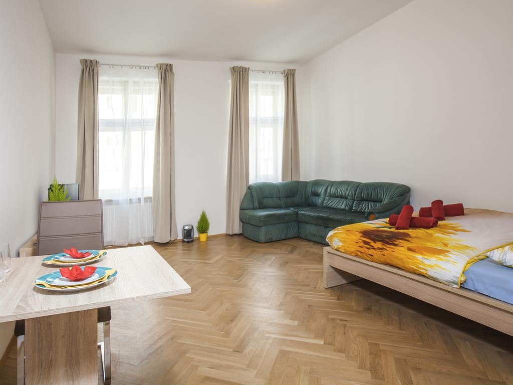 Beautiful Central Apartment Thamova Prag Exteriör bild