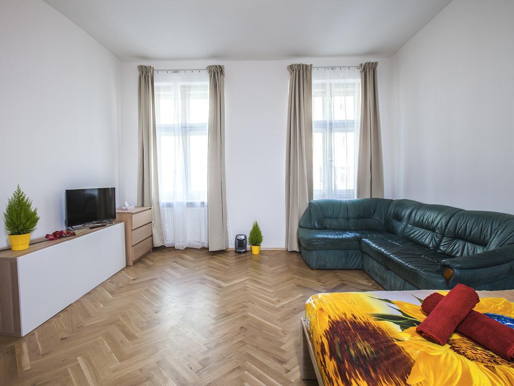 Beautiful Central Apartment Thamova Prag Exteriör bild