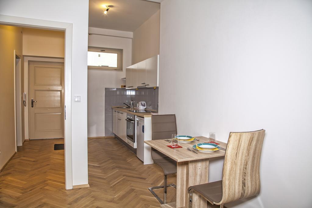 Beautiful Central Apartment Thamova Prag Exteriör bild