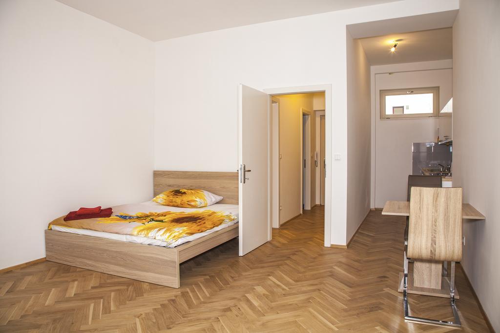 Beautiful Central Apartment Thamova Prag Exteriör bild